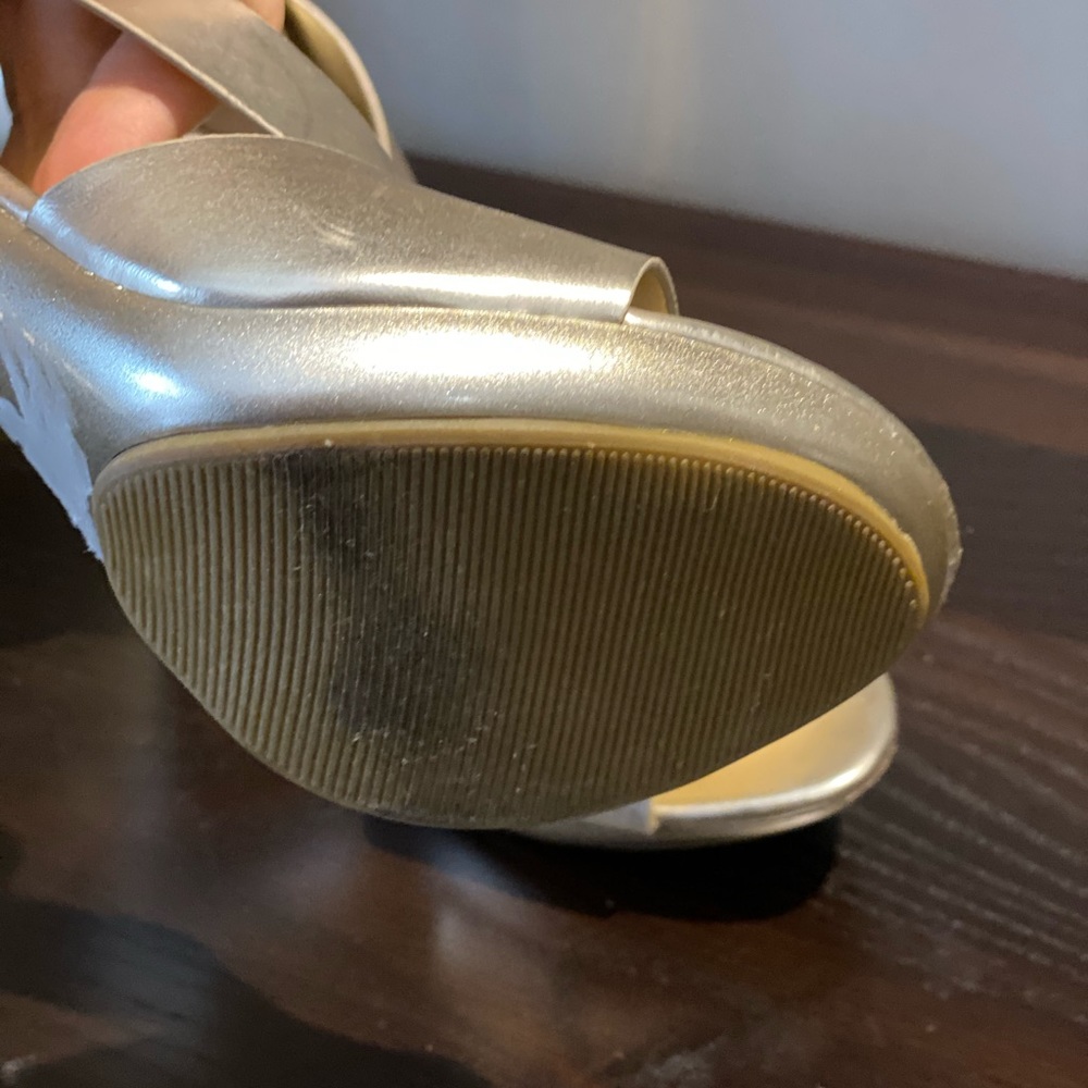 Gold heels - Picture 9 of 9